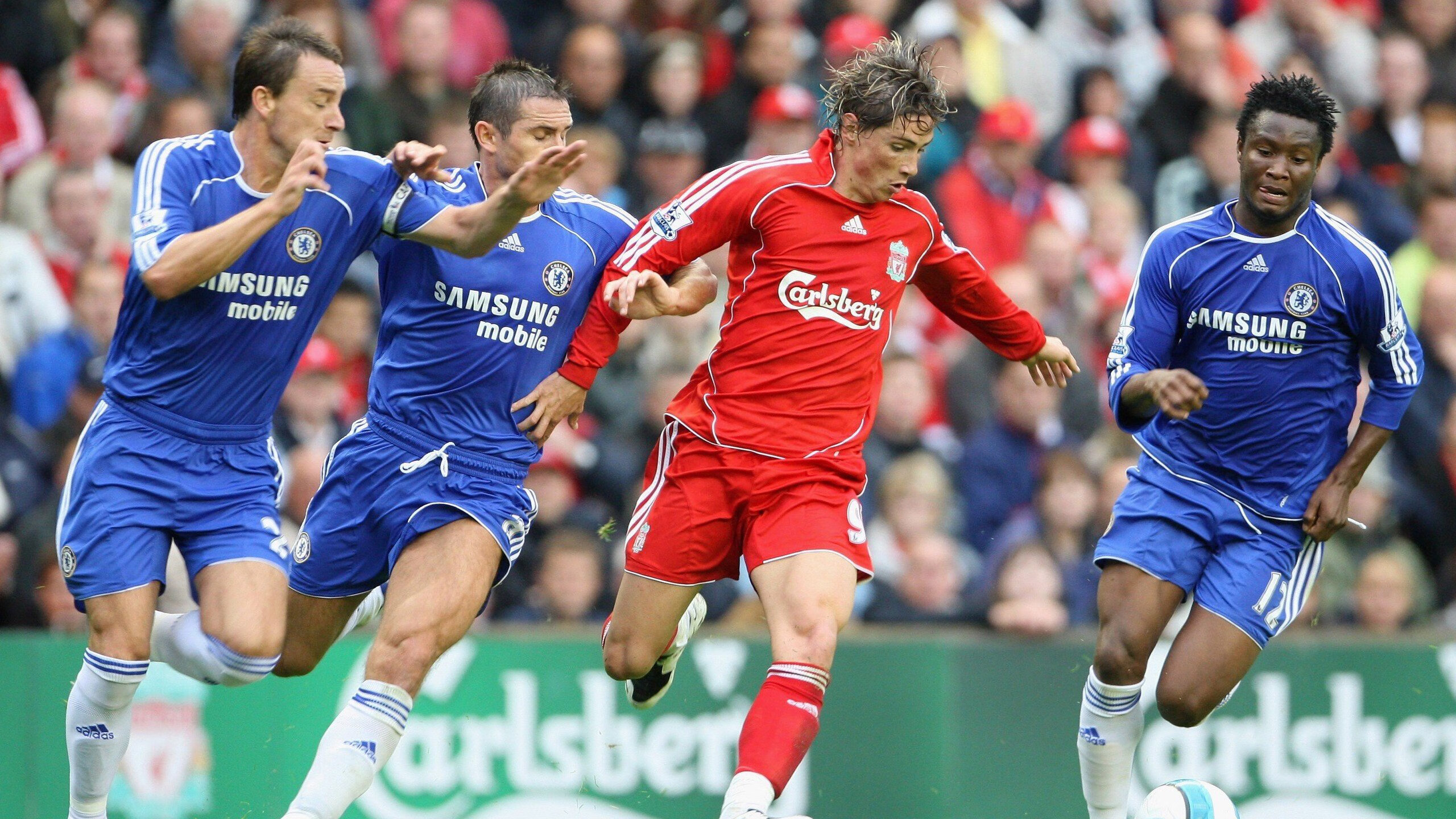 _极地冰湖冰泳比赛：冰封世界的速度较量_，极地冰主要在哪里