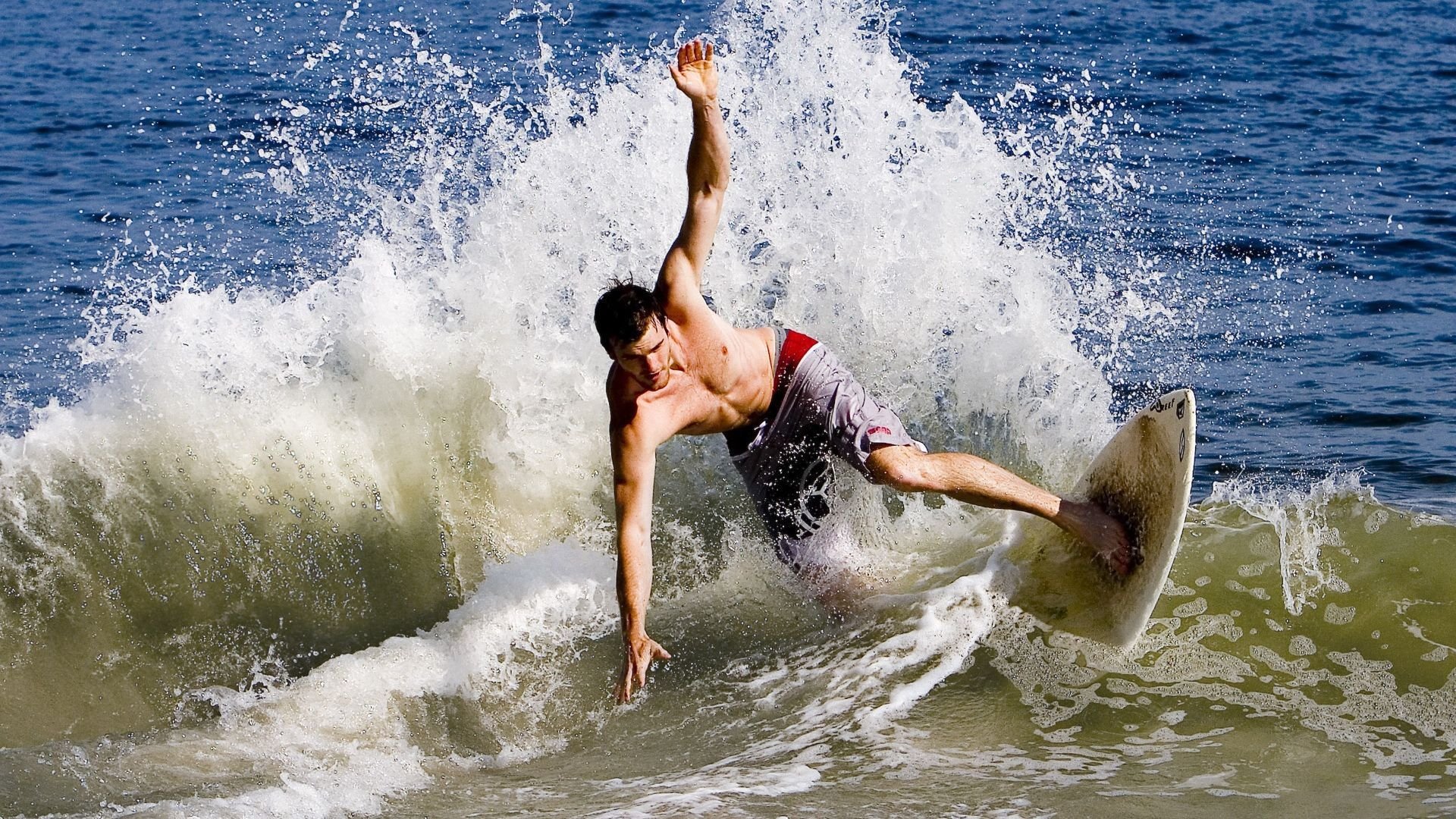 AYX SPORTS-《从零到英雄：新手玩家的电竞成长之路》，从0到英雄