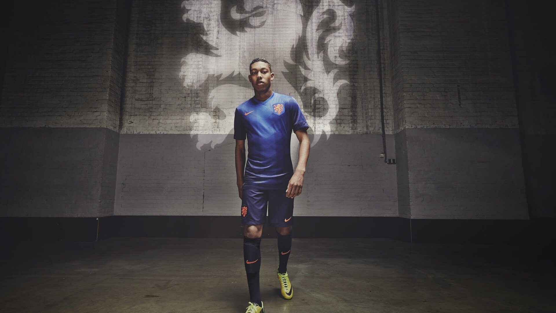 爱游戏-《电竞行业的“软实力”培养：团队合作与心理素质》，电竞团队科普